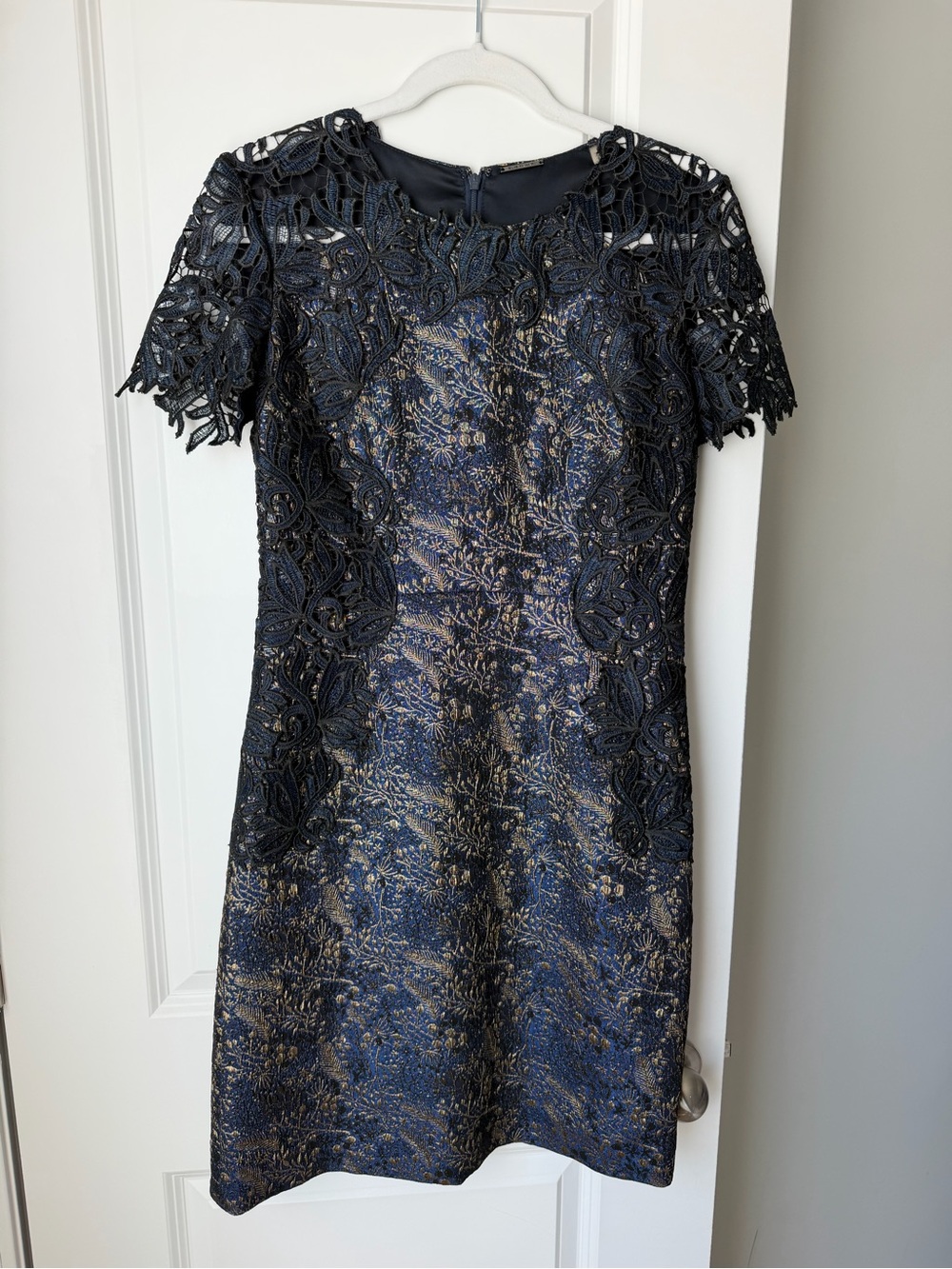 Elie Tahari Galina Metallic Gold Navy Black Jacquard Floral Lace Sheath Dress